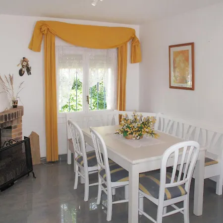 Holiday home Karina - Pea113 By Interhome